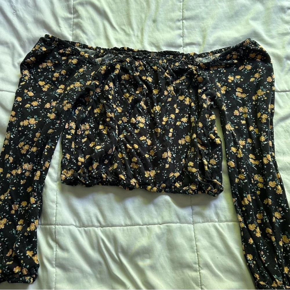 Cropped off-the shoulder floral top